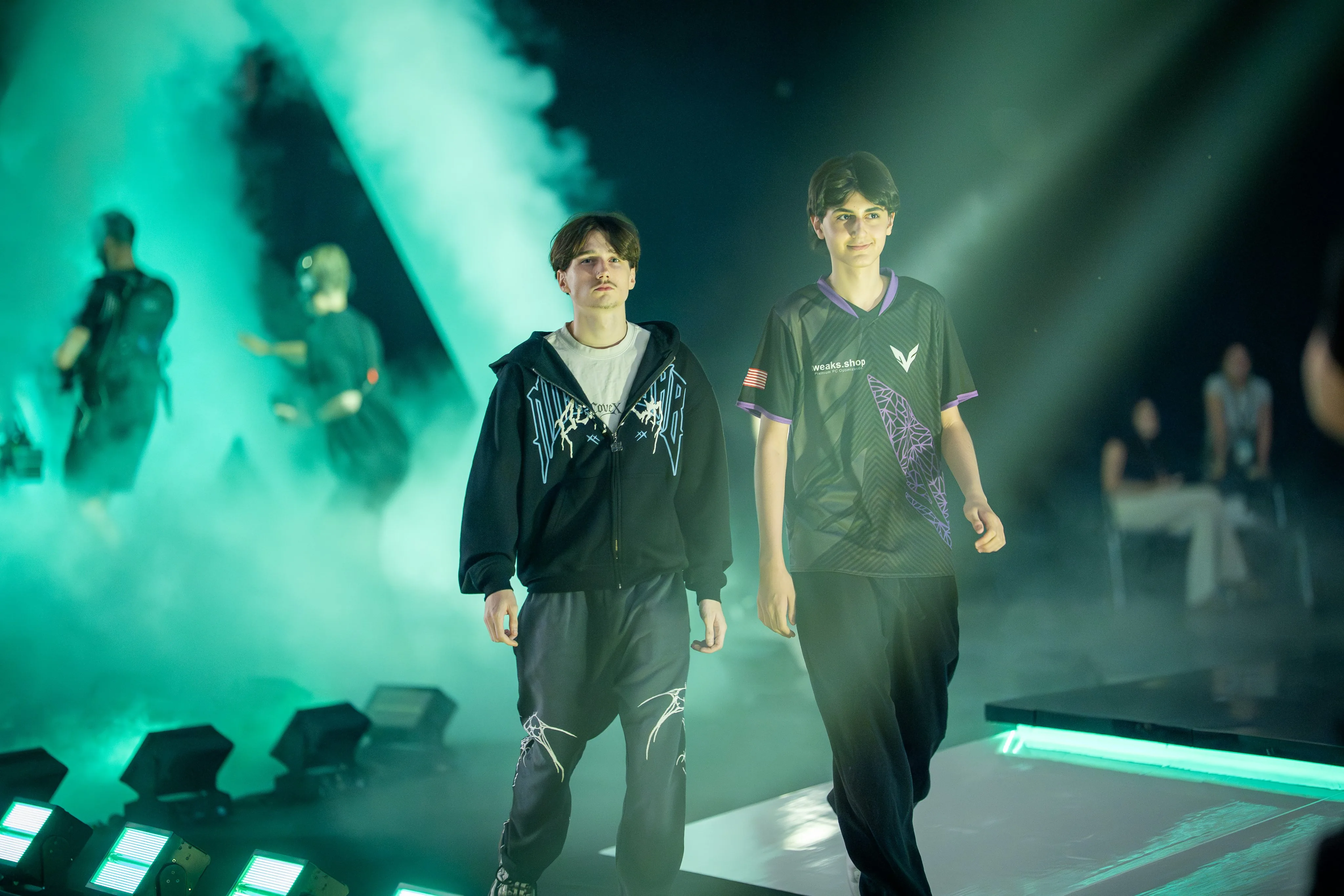 Void Esports player wearing jersey with TTWEAKS logo