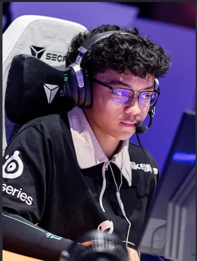 VicterV competing at a gaming event
